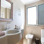 Elena Villa *
